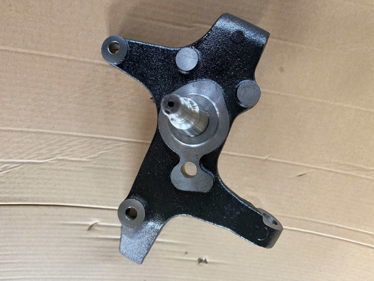 40014-MA410, 40015-MA410 are available in stock, brand new car steering knuckles suitable for Nissan
