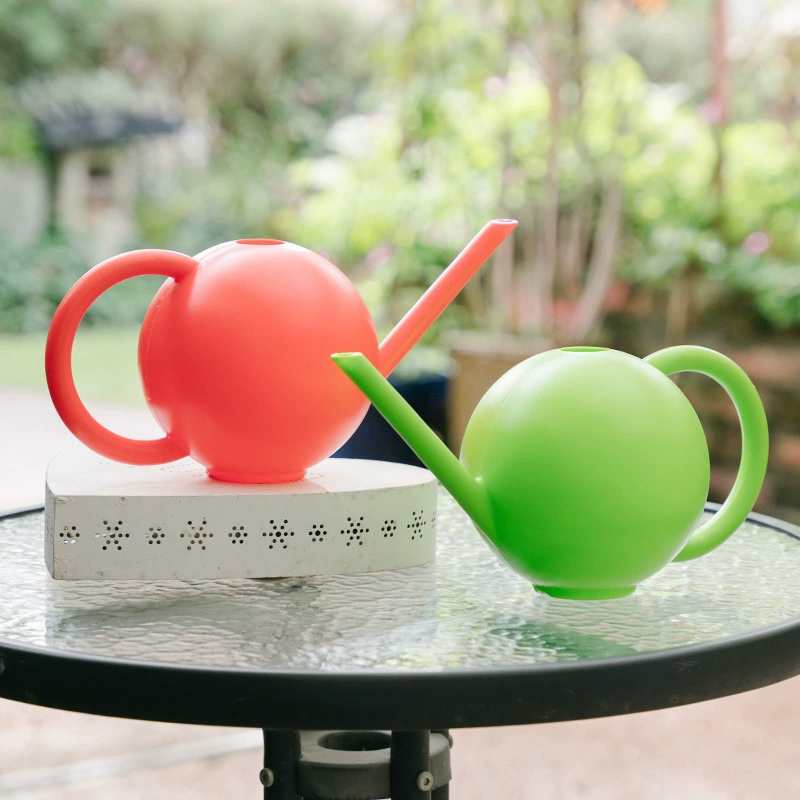 Спринклер с длинной горловиной и сферическим пластиковым поливочным чайником ручной чайник красный, зеленый и желтый чайник объемом 1,5 л