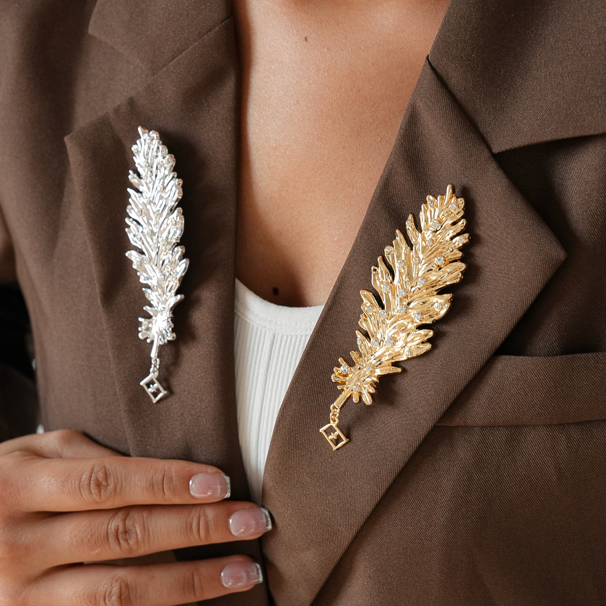 Europa y los Estados Unidos metal fijado diamante hoja pluma broche transfronterizo estilo retro universal pin nicho accesorios de alta calidad