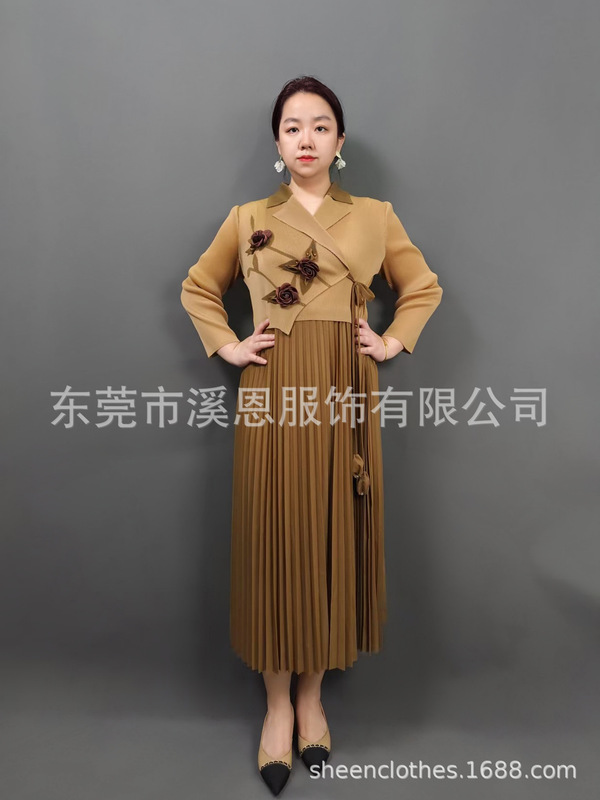 新款Miayki时尚立体玫瑰钉花西装领重工礼服百褶连衣裙女装大码跨|undefined