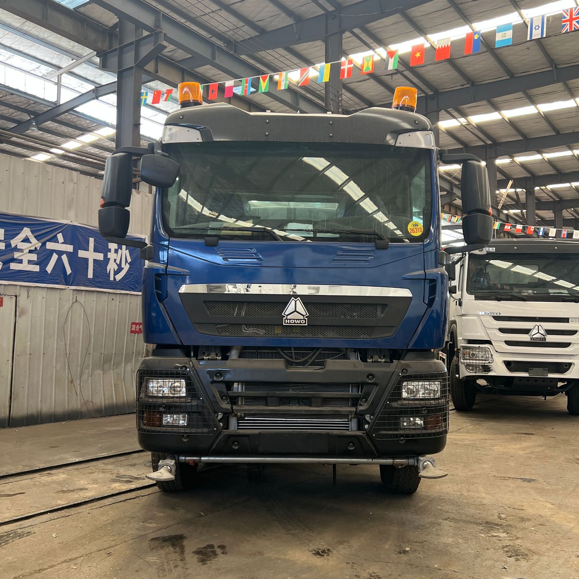 Export-quality HOWO water tank truck, 20 cubic meters, designed for construction sites, multifunctional for watering green areas
