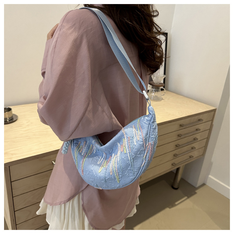 The new 2024 fashionable canvas versatile dumpling bag, a simple and stylish single-shoulder bag for commuting ladies with a high level of appearance undefined