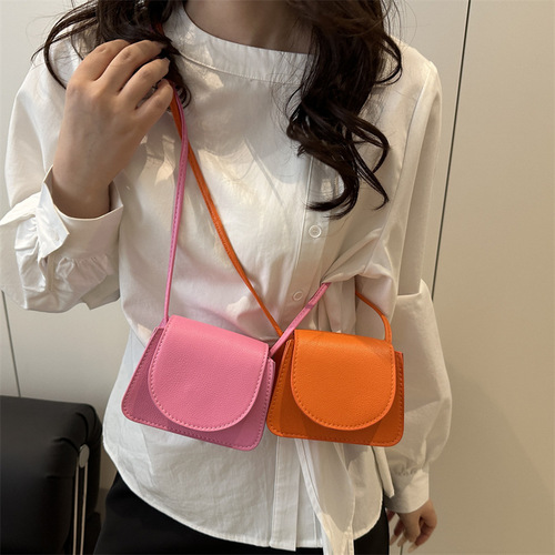 2025 summer new trend fashionable and personalized women's shoulder bag this year is popular and fashionable diagonal saddle bag
