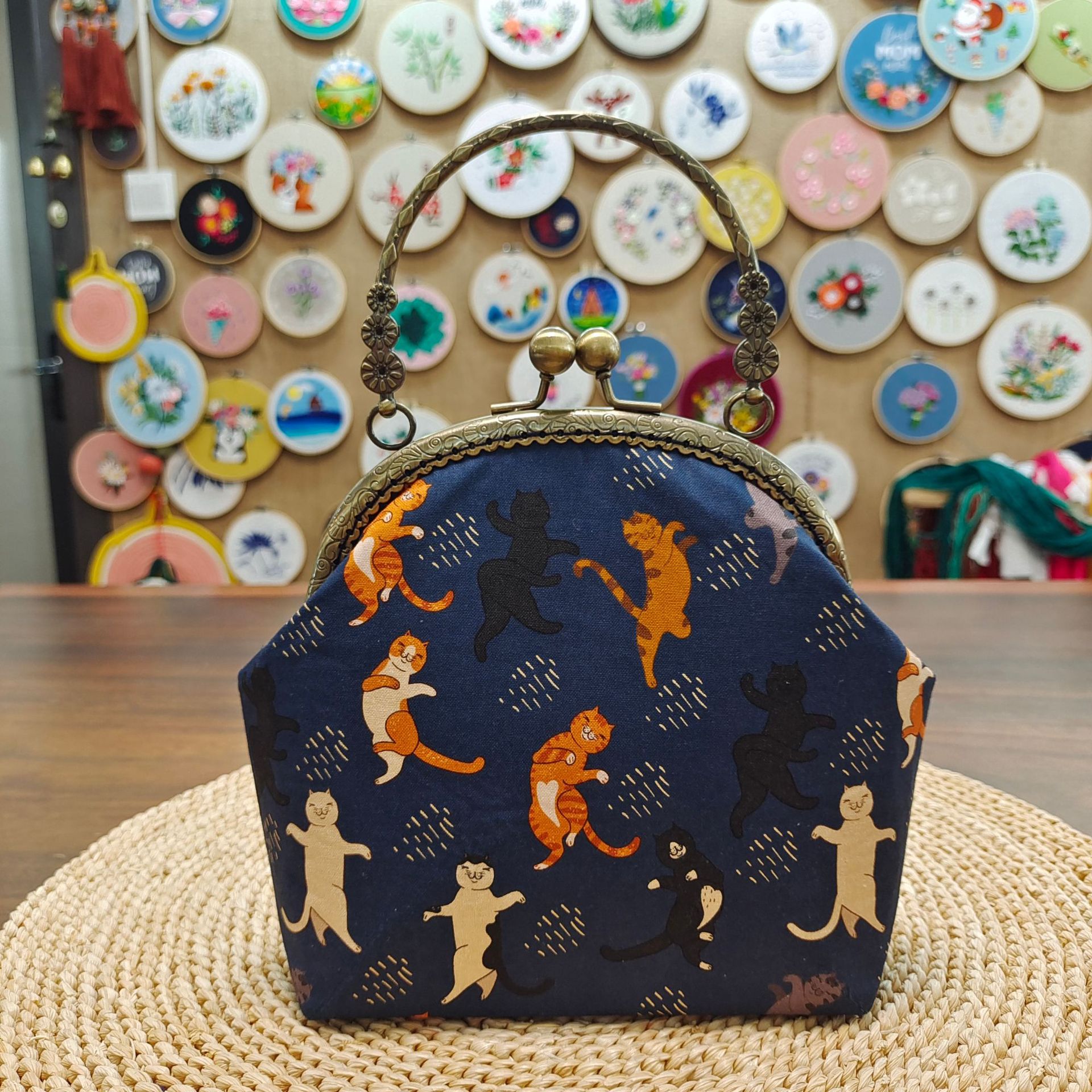 Nuevo estilo creativo hecho a mano diy billetera boca bolsa de oro bolsa de almacenamiento de material auto-bordado bolsa de patchwork bolsa de mensajero