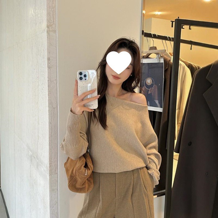 卡其色不规则气质一字领露肩针织衫女秋冬洋气别致毛衣宽松上衣女|undefined