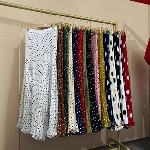 ��ɫ�ļ����n�¿�ѩ���r�и����@�ݰ��޲��c���L�����ȹŮ