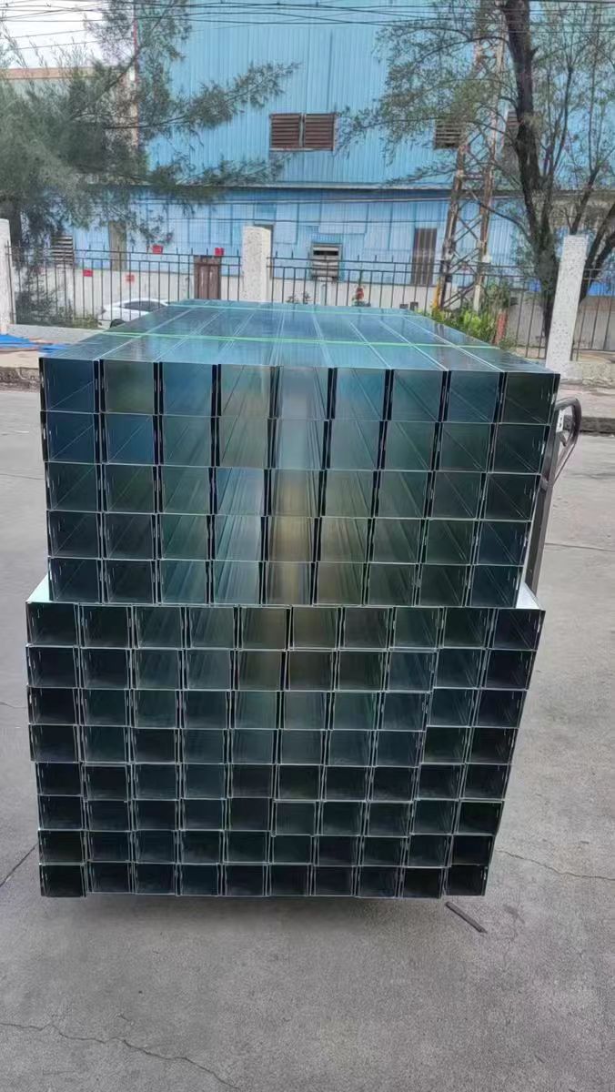 福州厂家直销镀锌桥架金属电缆铁线槽 批发钢制镀锌喷塑桥架线槽