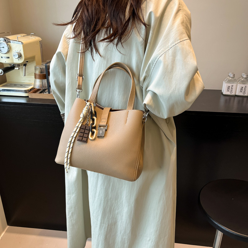 跨境高级感软皮手提包通勤百搭水桶包女式2025新款单肩斜挎妈妈包|undefined