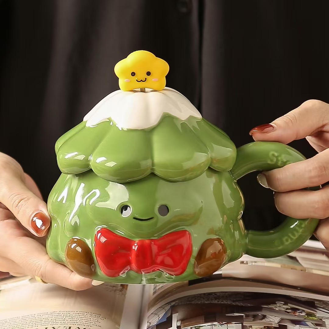 Personalidad creativa de cerámica pintada a mano árbol de Navidad muñeca taza de regalo de alto valor de caricatura con cubierta cuchara taza de agua potable