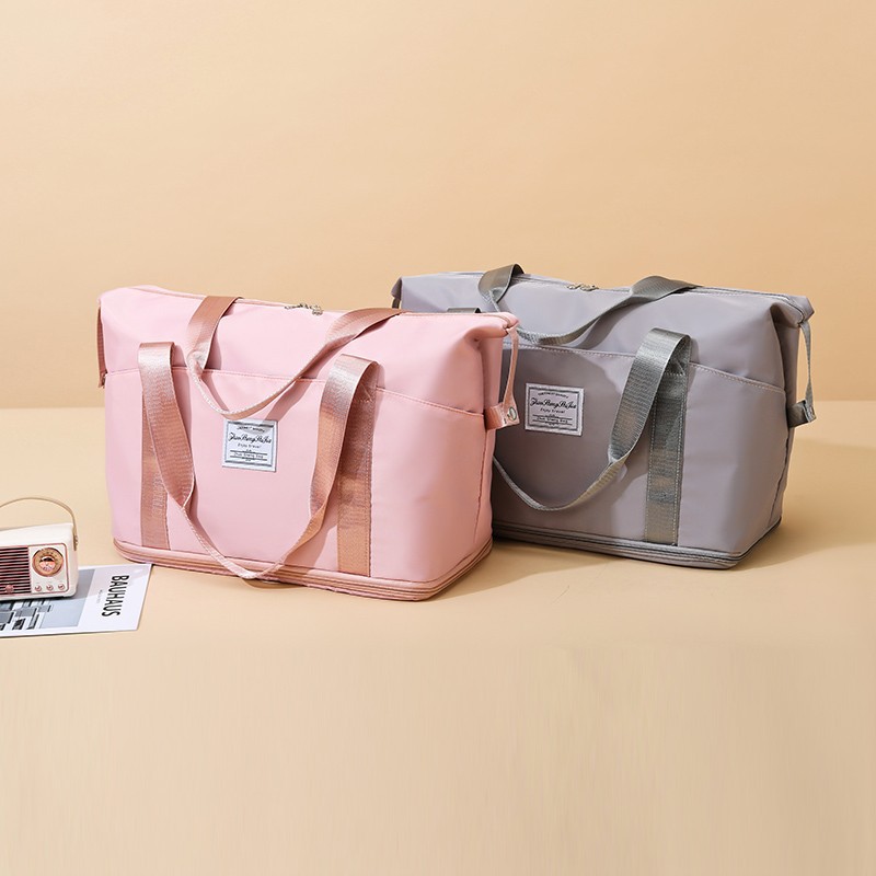 Capacious travel bag