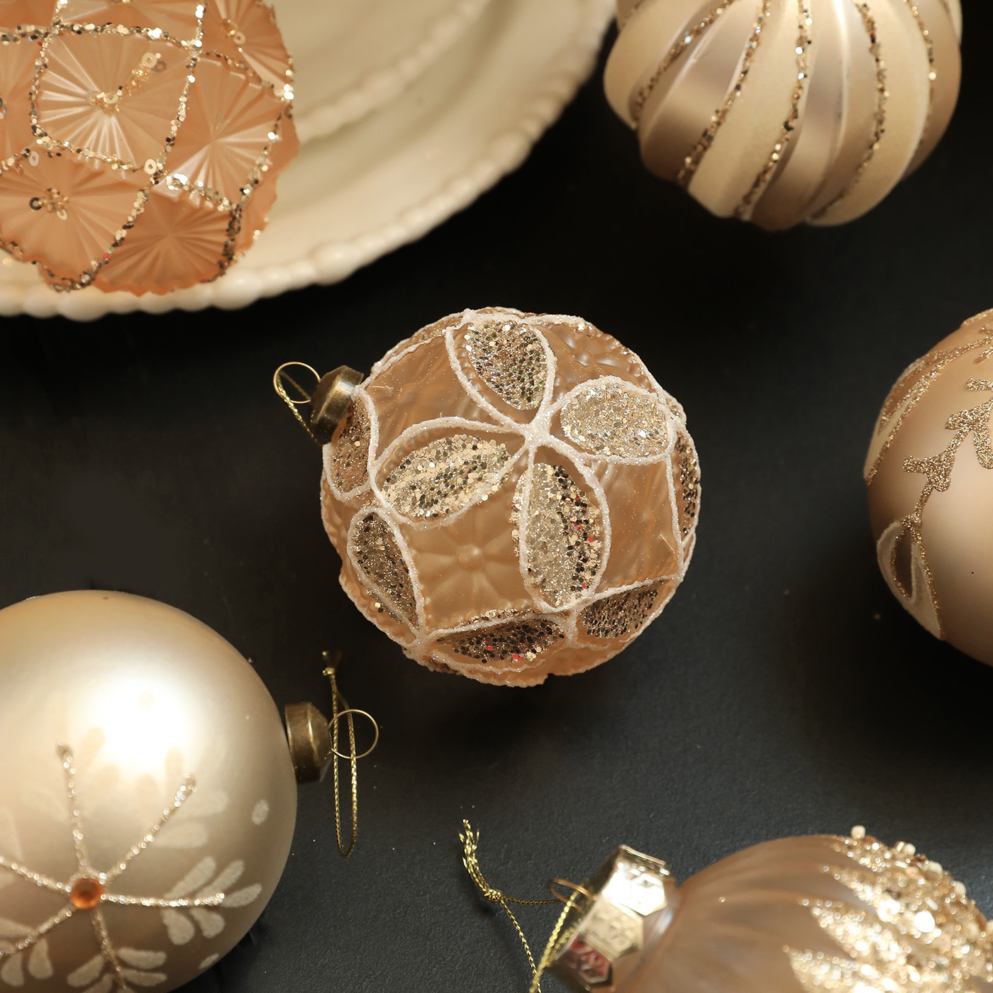 Nuevo producto 8CM bola de Navidad color champán oro polvo retro árbol de Navidad colgante bola decoración colgante diseño colgante