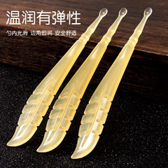 耳の神器を取り出して耳のスプーンを掘って熟しているゴムの子供の耳を掘って耳の道具を採取します。