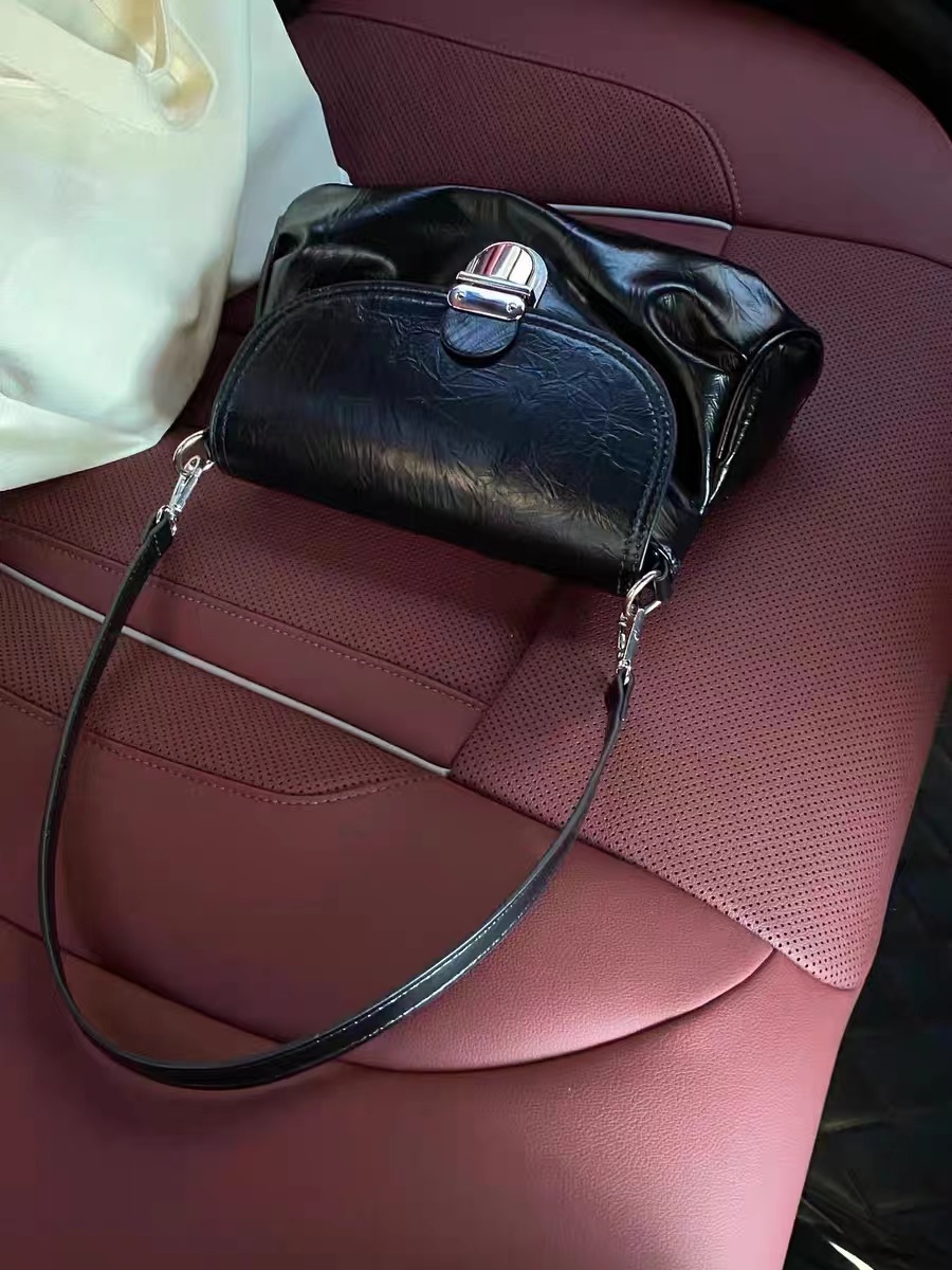 2026 Autumn New Women's Retro Soft Leather Shoulder Bag French Versatile Underarm Bag Luxury Crossbody Small Bag - Thumbnail 7