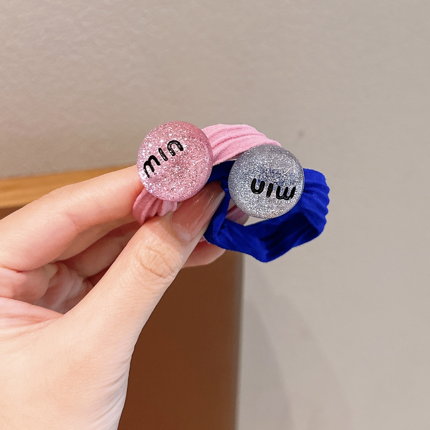 Círculo de cabello de letras para niños, cabello elástico de cabello alto, cuerda de bola brillante, cuerda de cabeza de bola, bebé no lastimará anillo de toalla de cabello