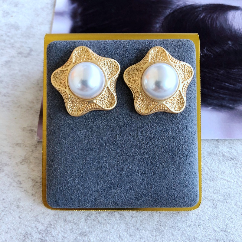 Wholesale Jewelry Retro Pearl Heart Geometric Shape Earrings Nihaojewelry display picture 8