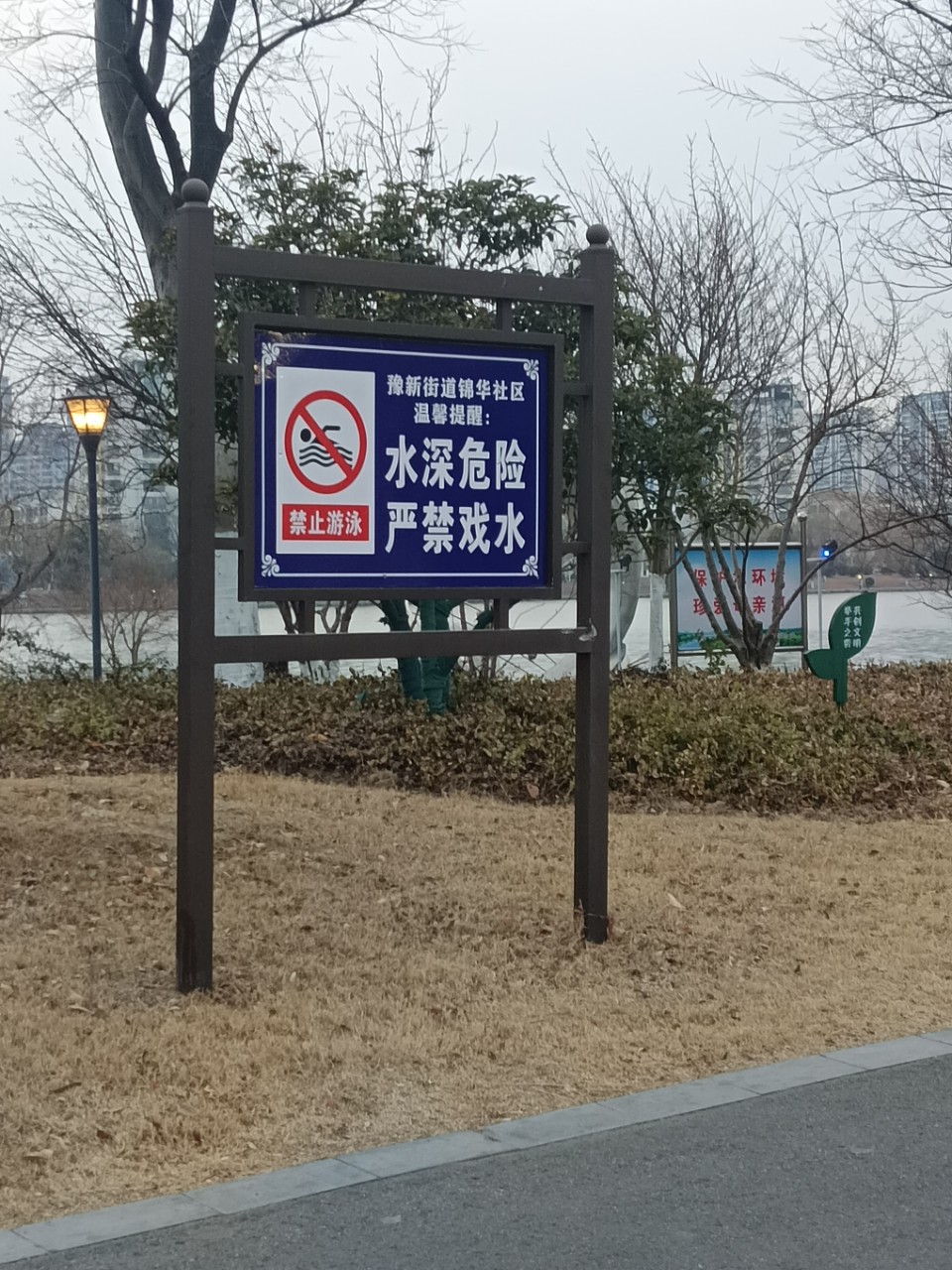 源头厂家直销多种多样立式广告牌滚动灯箱换画灯箱源头厂家直销