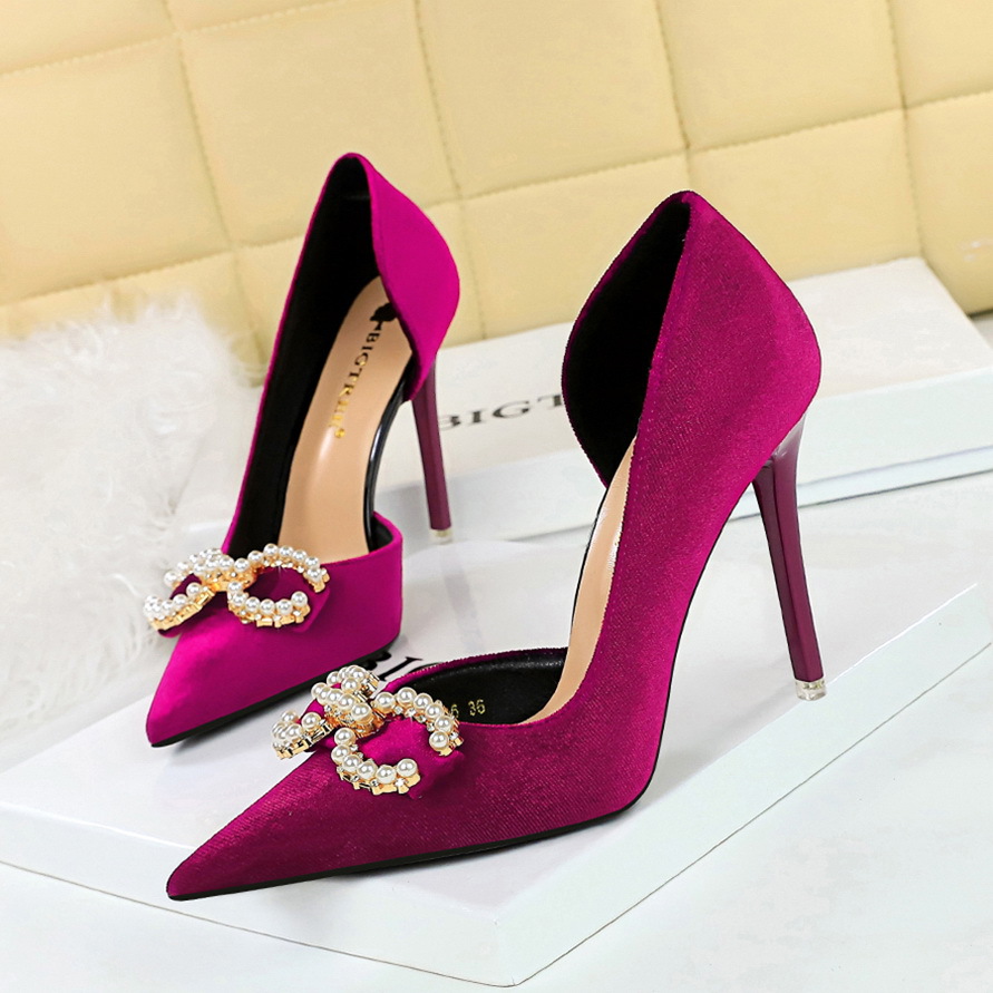 1363-K79 Banquet High Heels Shallow Mouth Pointed Toe Thickened Suede Side Hollow Pearl Rhinestone Buckle Bowknot Single_vogvips.com