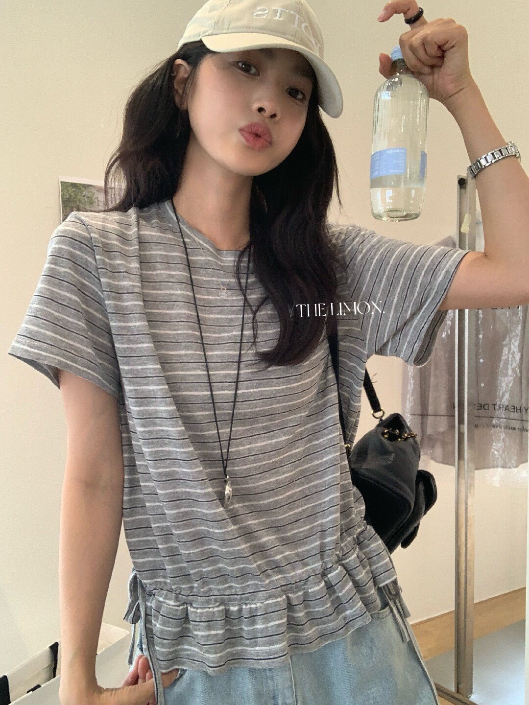 Áo thun nữ tay ngắn cổ tròn sọc kẻ phối bèo nhún, thiết kế eo rút dây thời trang — màu đen, màu trắng chi tiết 33