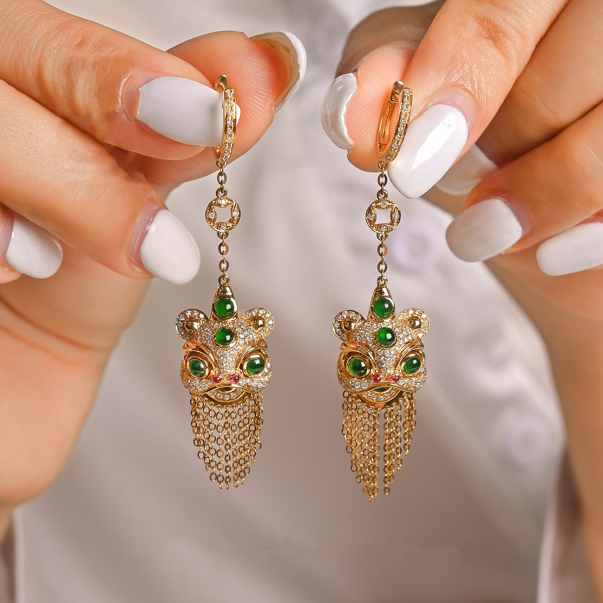 Estilo chino retro imitación Jasper León collar nuevo Esmeralda colgante anillo abierto borla pendientes traje