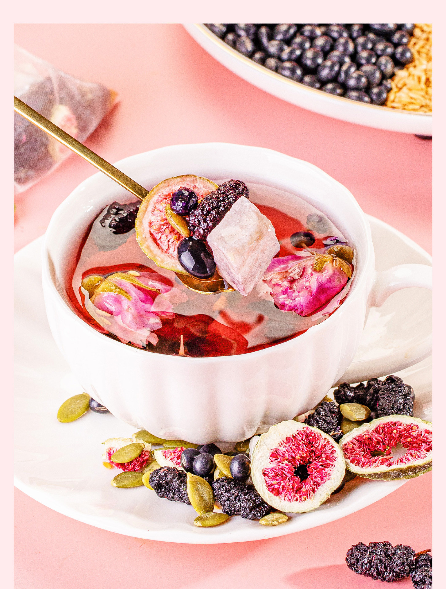 Red Ginseng Herbal Tea Blend for Women with Flaxseed Fig Black Goji and Rose 200g Jar preparation