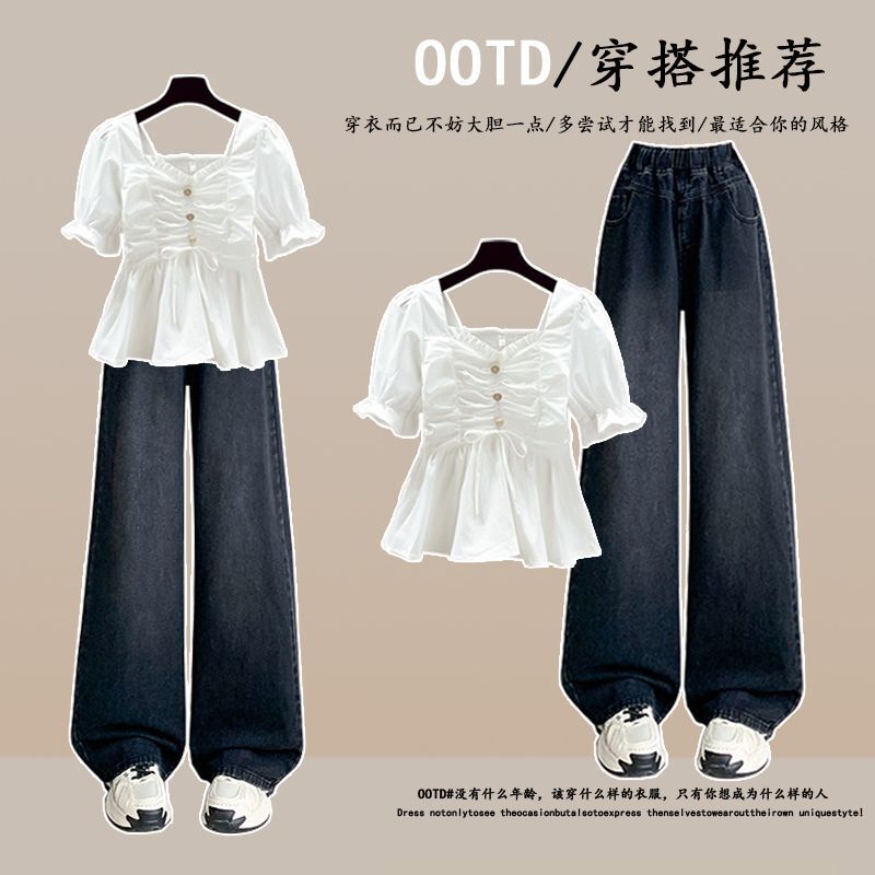 Fashion suit # Tummy-concealing, waist-slimming square-neck top, versatile top paired with black straight-leg jeans for women