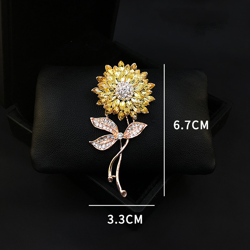 Solros lyxig brosch för damer exklusiv accessoar till kavajen_voghion.com