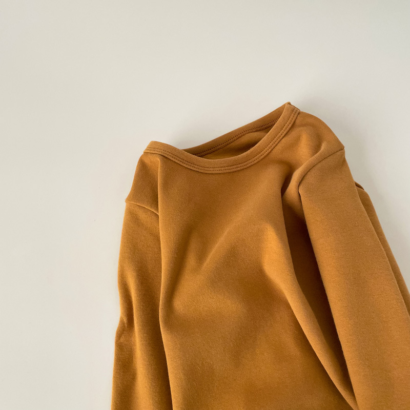 Camiseta de manga larga de algodón puro para niños 2026, camiseta básica para primavera y otoño, top cepillado de cuello redondo de color liso y corte holgado para niños y niñas.
