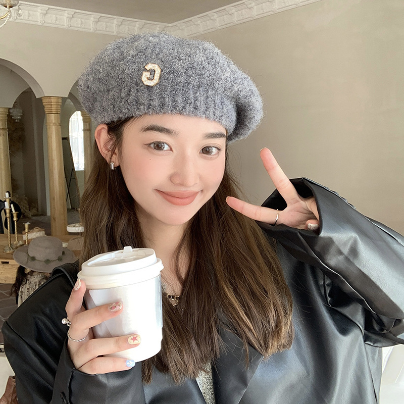 Neue japanische Plüsch-Malermütze, koreanische Version, modische und niedliche Strickmütze, Herbst und Winter, neue Damen-G-Label-warme Baskenmütze_voghion.com
