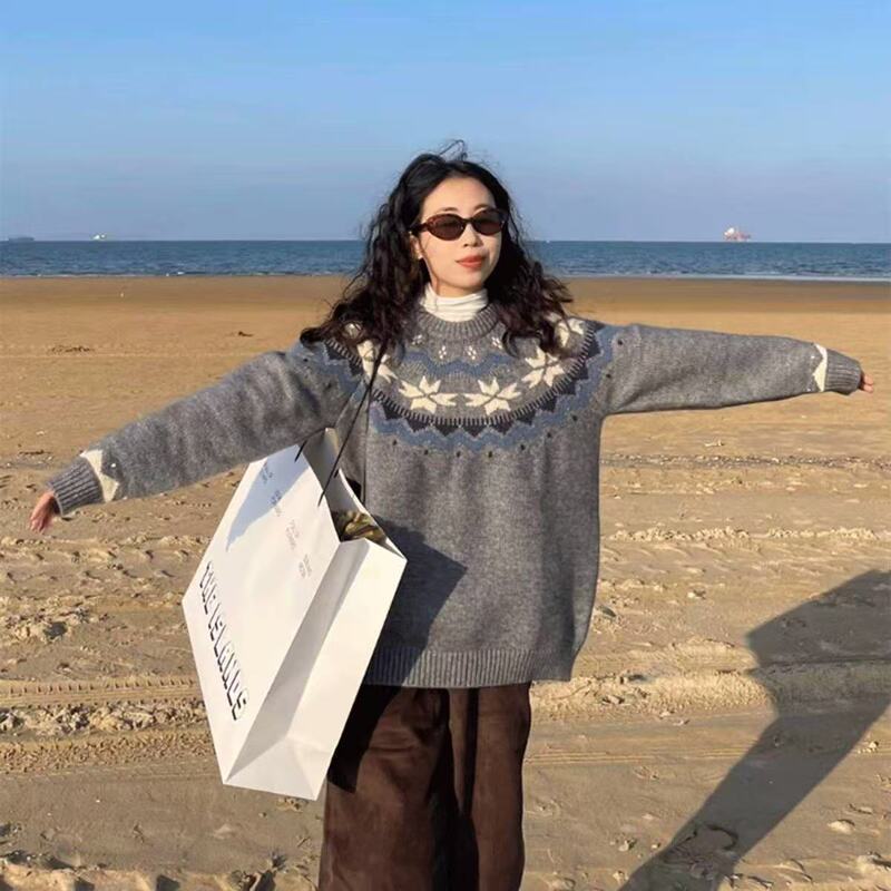 Autumn and Winter Loose Soft Jacquard Knitwear Fashionable Versatile Lazy Style Cute Snowflake Design Knitwear Top for Women