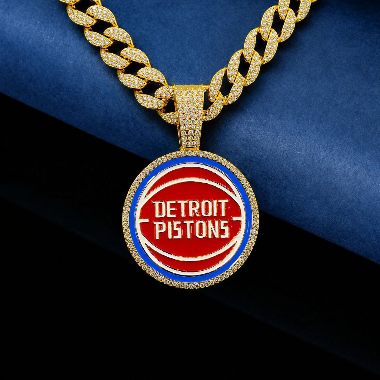 Europa y los Estados Unidos transfronterizos nuevos hombres Hip Hop personalidad goteo de baloncesto Detroit Pistons logotipo colgante cadena
