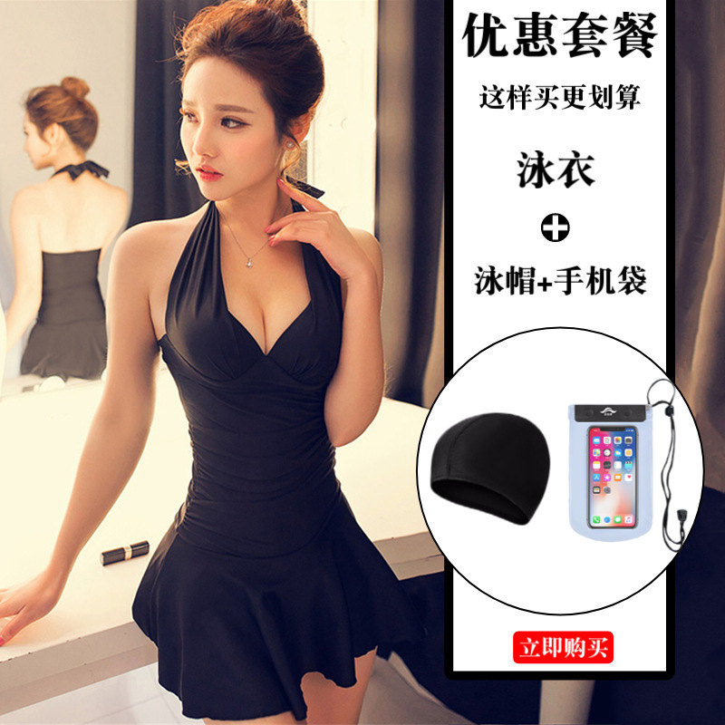 水着の女性の新型のワンピースのスカート式は腹を遮って痩せています。|undefined