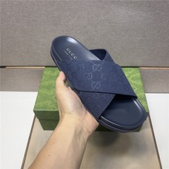 ヨーロッパステーションの新しい夏のアウターウェアファッションカジュアルサンダルメンズスリッパ滑り止めハンサムビーチシンプルでトレンディ