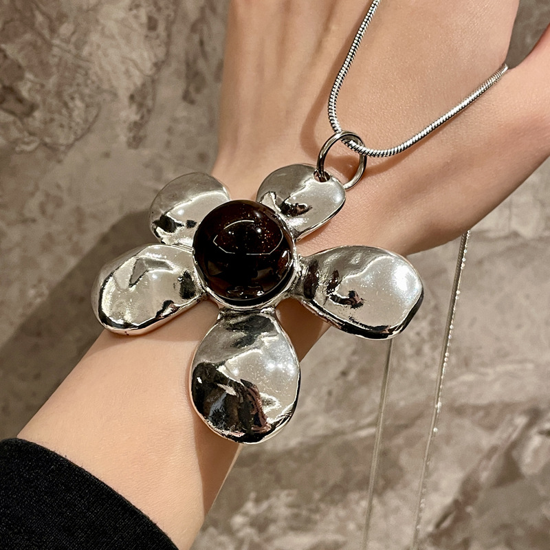 Alloy Chain Material Retro Flower Alloy Snake Chain Pendant Necklaces Wholesale