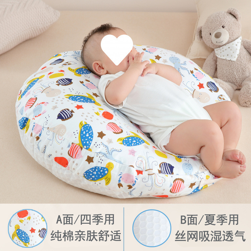 赤ちゃんが乳を吐くのを防ぐ坂枕の授乳枕は、ミルクを吐くのを防ぐために寝て、夏の通気性を調べます。|undefined
