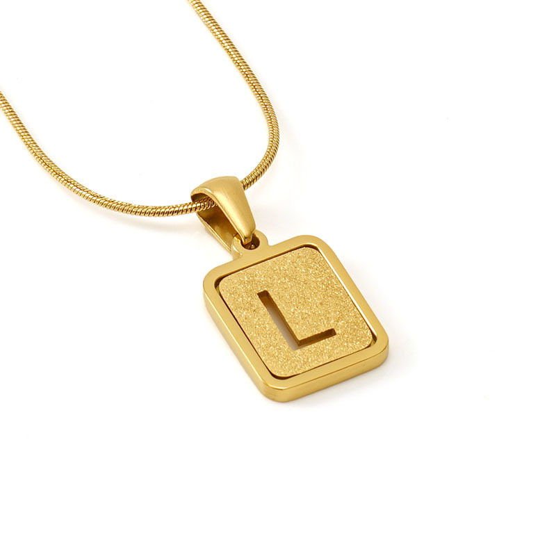 Nicho de moda europea y americana Cadena de hueso de serpiente 18K carta collar femenino transfronterizo de acero de titanio Arena-presionado carta colgante joyería al por mayor