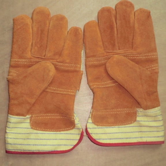 金黄色牛二层驳掌手套二层牛皮电焊手套