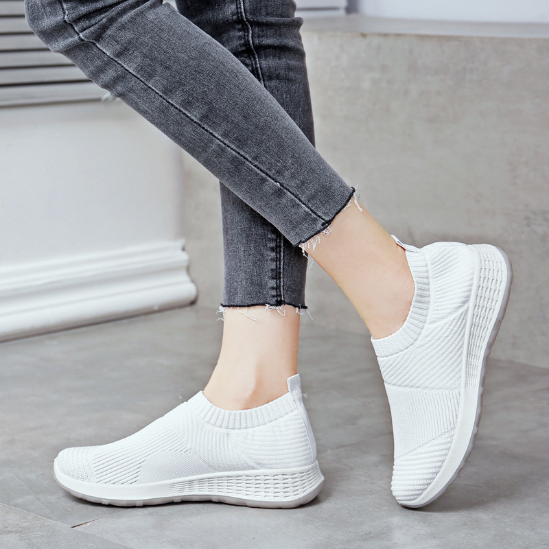 Comercio exterior al por mayor zapatos casuales zapatos de mujer volando zapatos tejidos suela suave antideslizante zapatos para correr calcetines cubierta del zapato zapatos para caminar