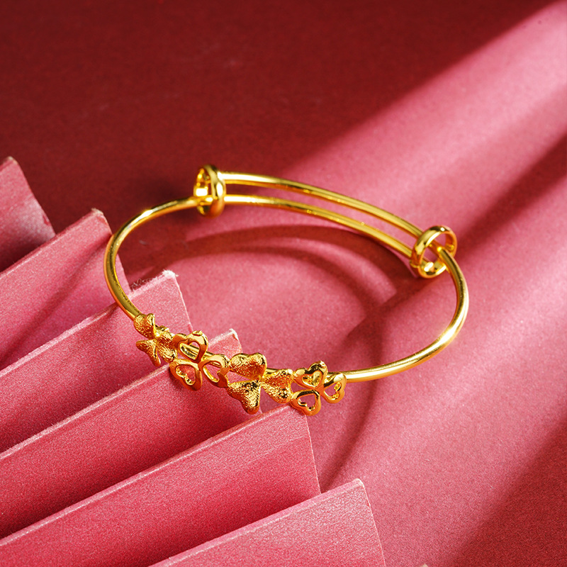 Ins nuevo producto de brazalete de trébol hueco ajuste de brazalete de aleación de cobre de alta preservación de color nicho joyería de lujo ligera