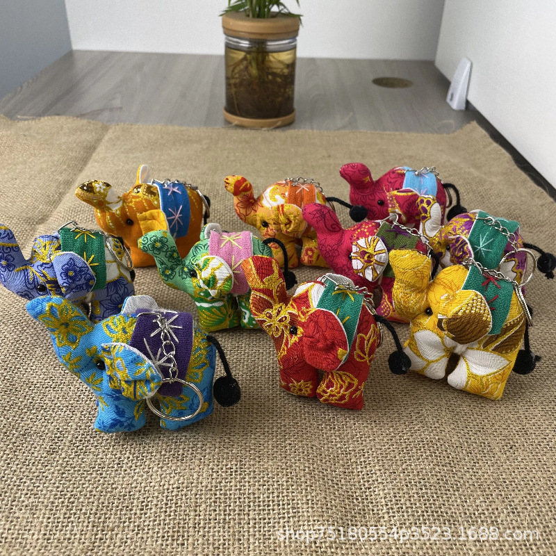 Thai elephant pendant, fabric elephant ornament, Xishuangbanna handicraft, souvenir, cultural and creative product, keychain