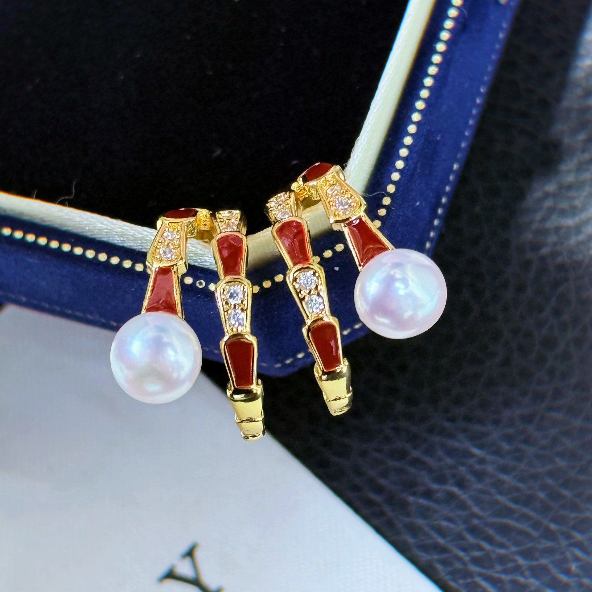 �¿�����������Ȼ��ˮ����������ݸ߼��к�ɫ��ʽ��Լ�ٴ����