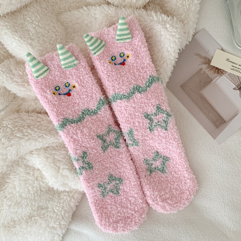 日系刺绣小怪兽珊瑚绒睡眠袜子女冬季加绒加厚保暖中筒家居月子袜|undefined
