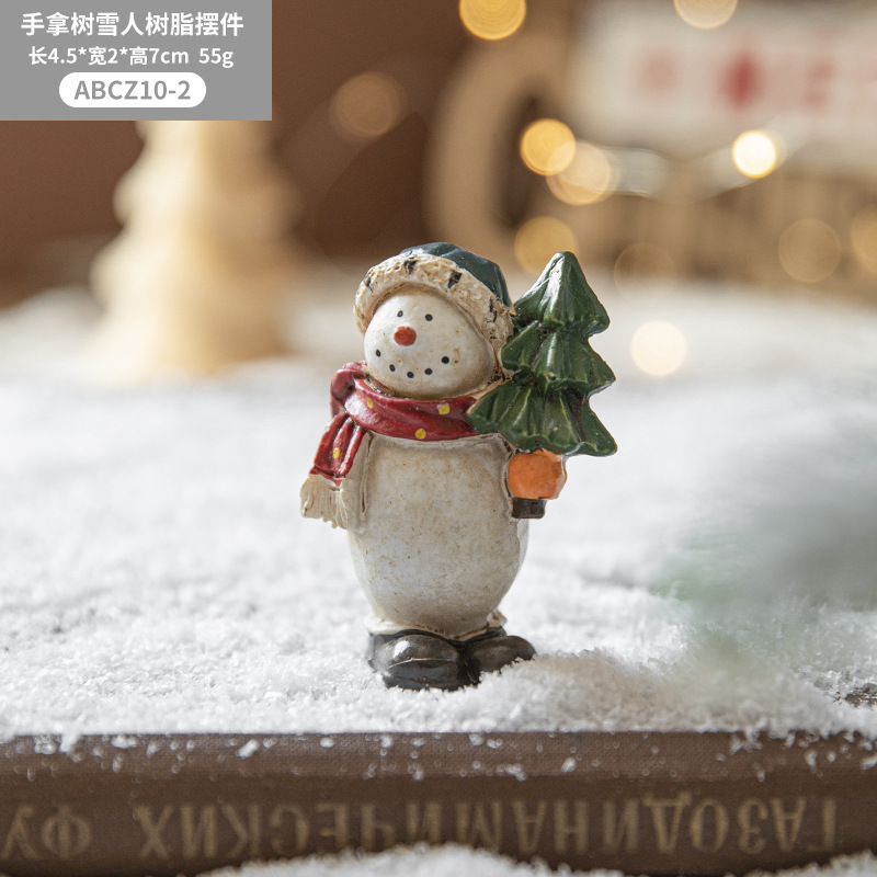 Hong Kong Heng árbol de Navidad decoración escritorio pintado resina muñeco de nieve decoración creativa de Navidad diseño de la escena