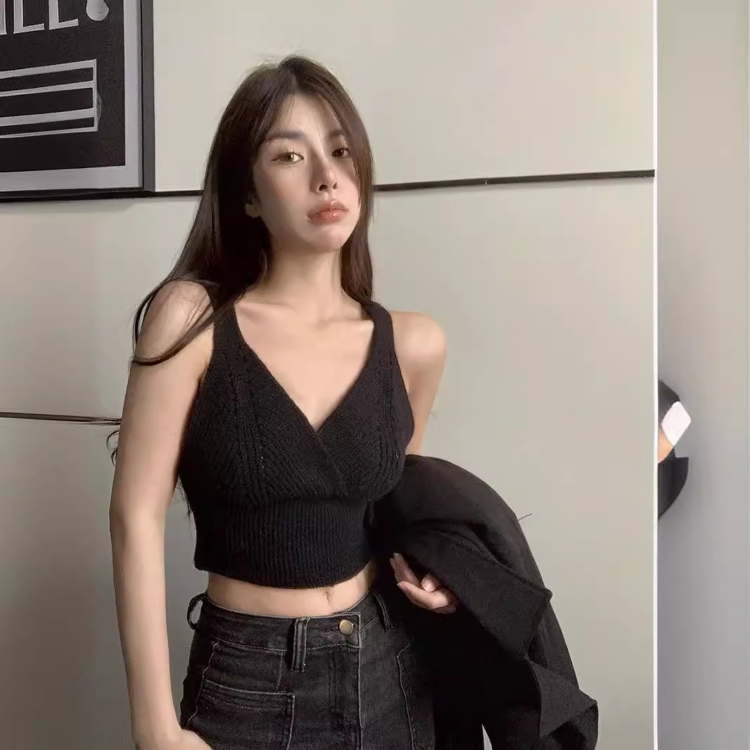 Knitted vest