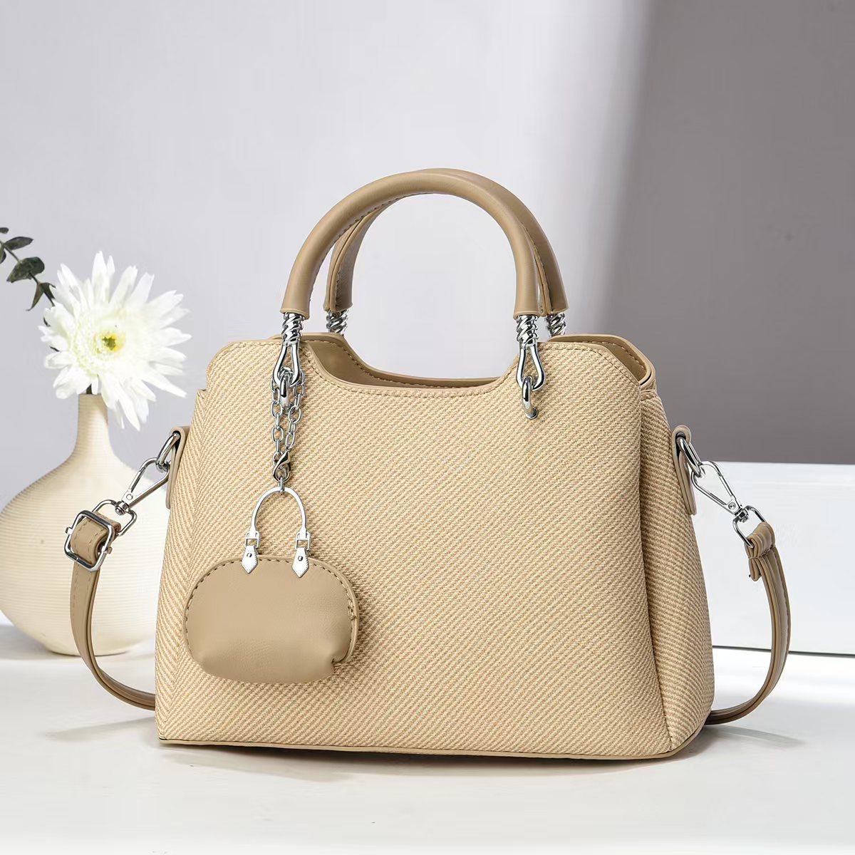 2025 bolso de mujer atmosférico de un solo hombro de moda salvaje portátil nuevo patrón tejido fabricante bolso de mujer bolso de mensajero