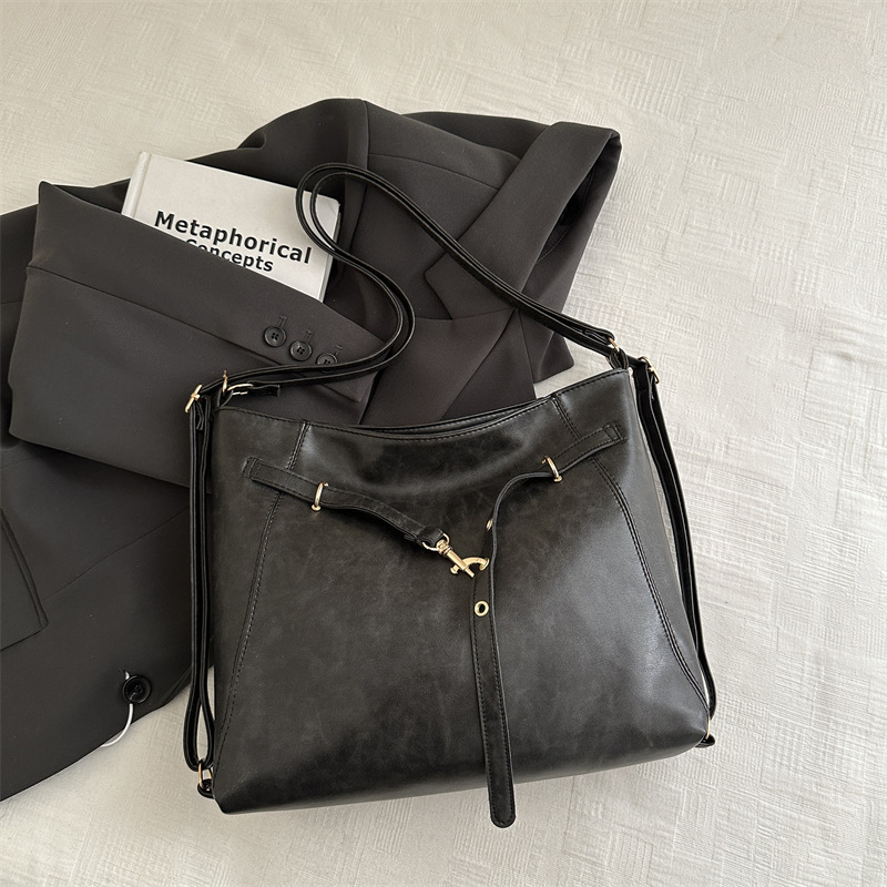 Versátil gran capacidad retro 2024 nuevo otoño invierno ocio de color sólido de hombro simple de doble portátil de hombro para viajar bolso de hombro suave