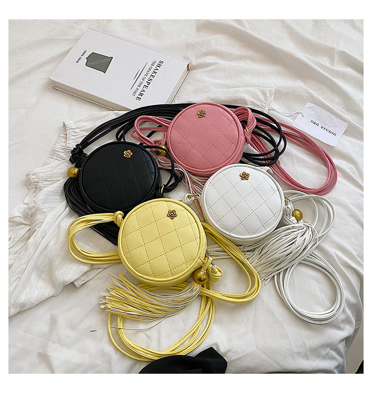 Solid Color Fashion Shopping Artificial Leather Tassel Zipper Round Yellow Black White Shoulder Bags display picture 2