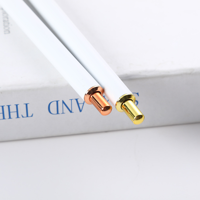 Fábrica al por mayor en stock firma de metal pluma de negocios de alta gama push metal pluma gel pluma publicidad regalo pluma letras