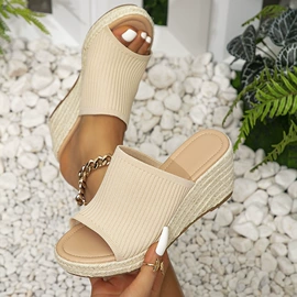 坡跟凉鞋;高跟凉鞋;女式皮靴