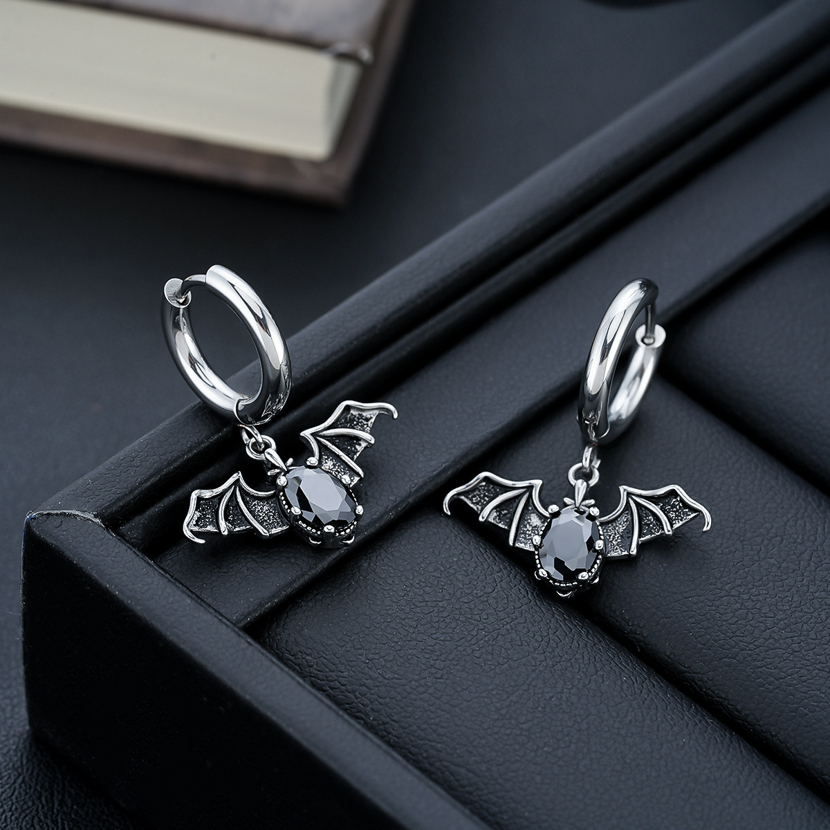 Batman Men, eleganti e alla moda, orecchini di tendenza europei e americani per le donne, lusso leggero,_voghion.com