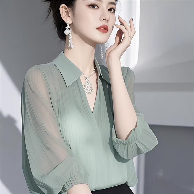 연한 초록색